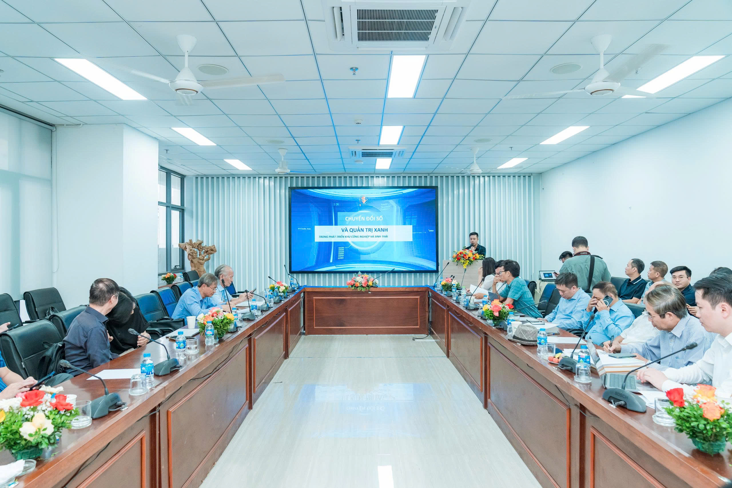 chuyen-doi-so-va-quan-tri-xanh