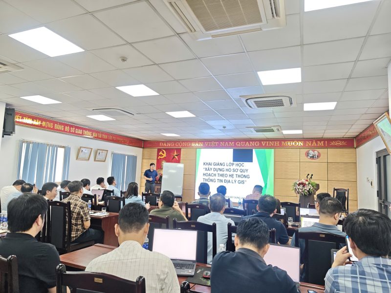 AIST bế giảng khóa học “GIS cơ bản và nâng cao” dành cho cán bộ quản lý, chuyên viên tỉnh Lào Cai